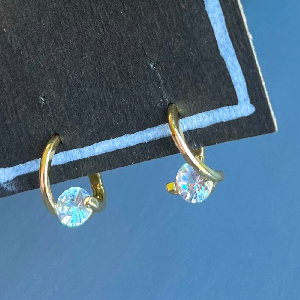 Pair of gold hoops earrings with crystal